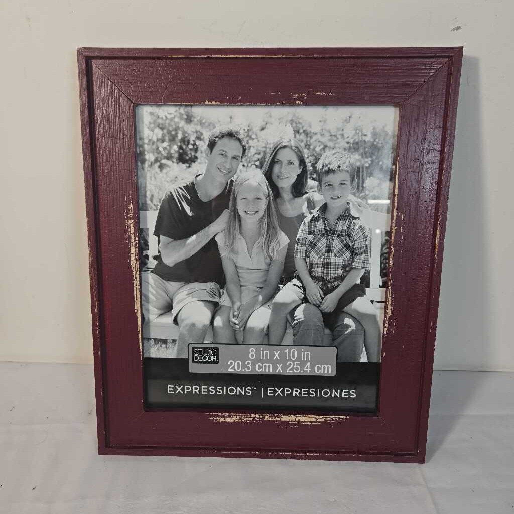 DISTRESSED RED PICTURE FRAME