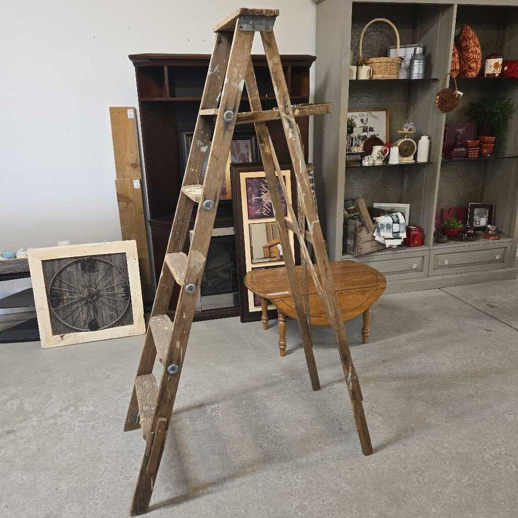 VINTAGE WOODEN LADDER