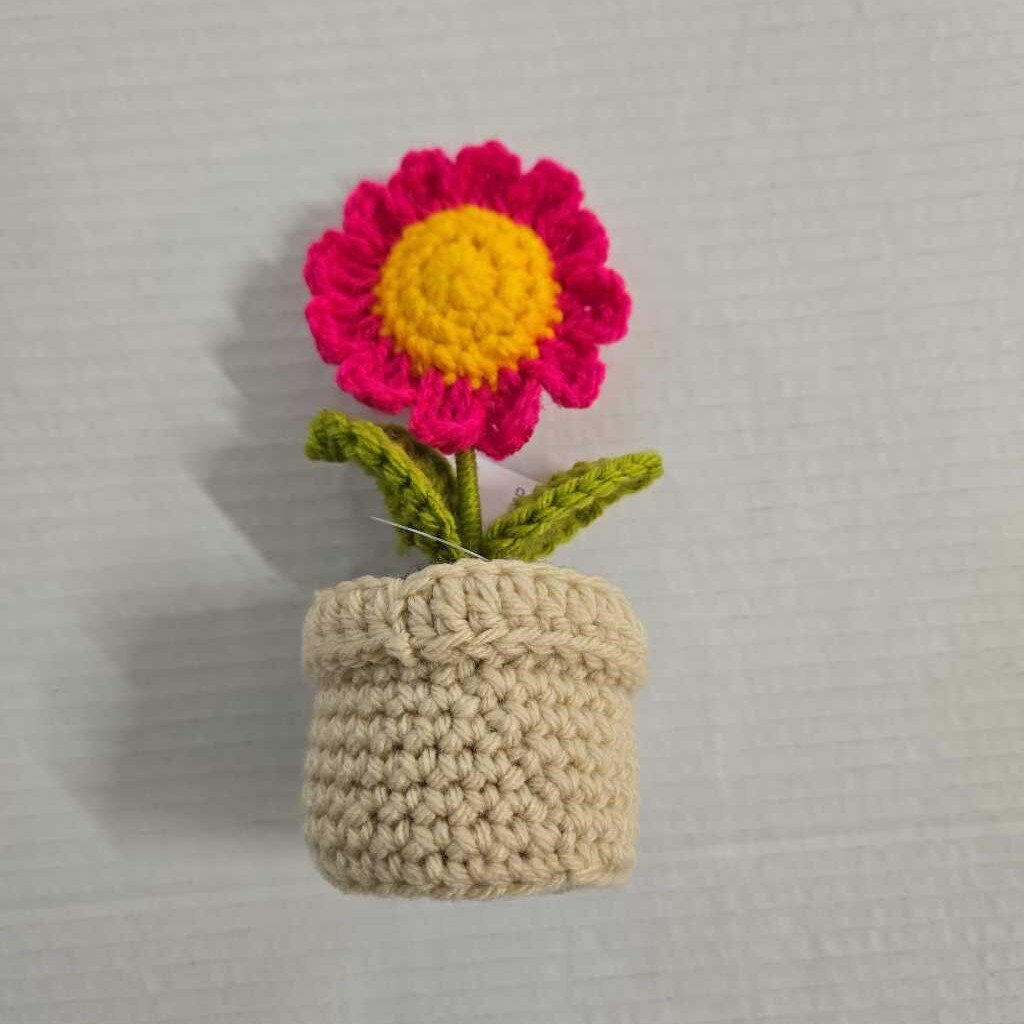 Crochet Daisy Pot