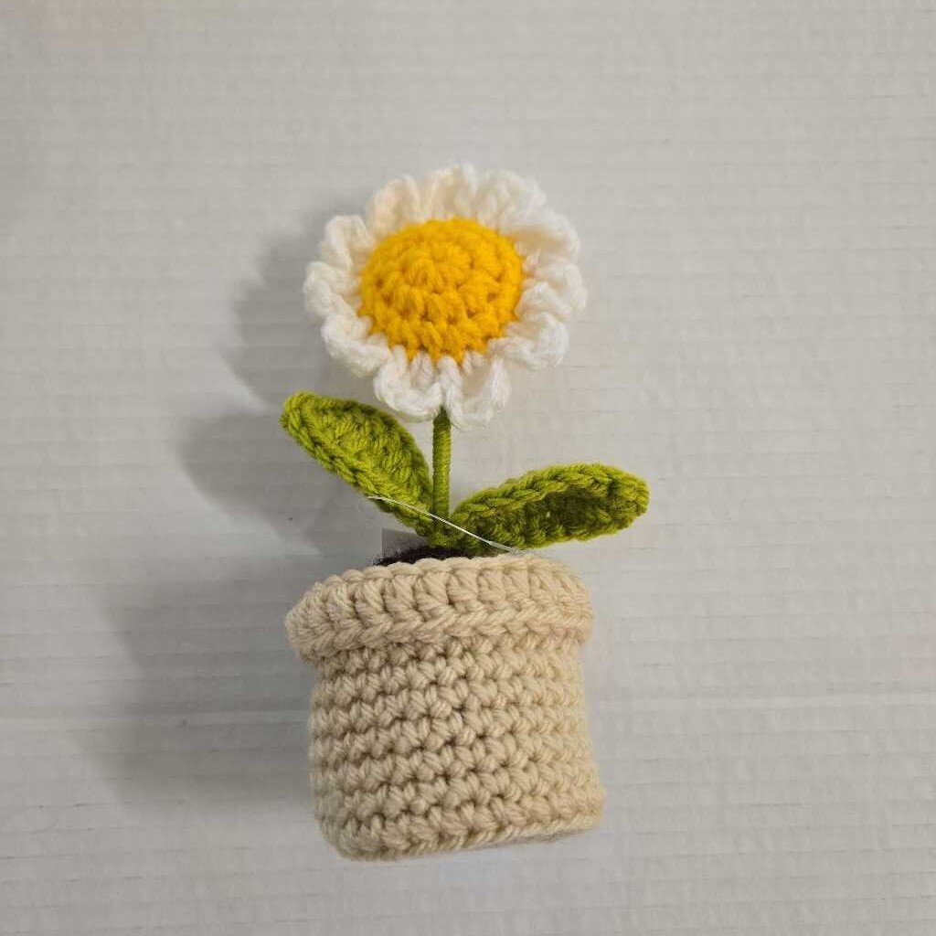 Crochet Daisy Pot