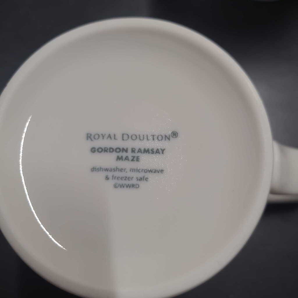 PR ROYAL DOULTON MUGS