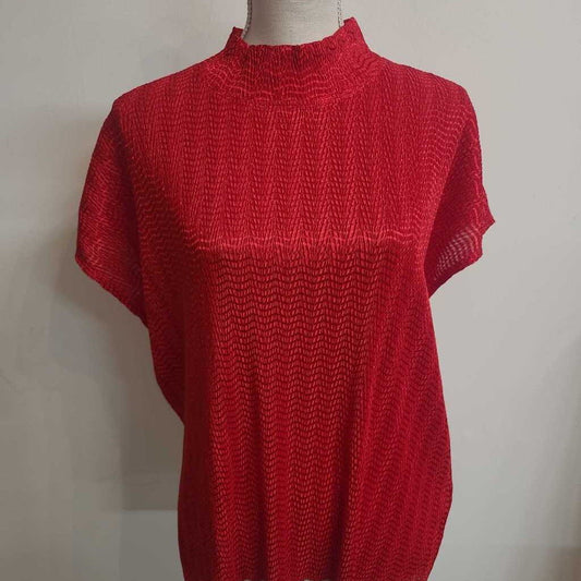 RED CRINKLE TOP WITH HIGH NECK