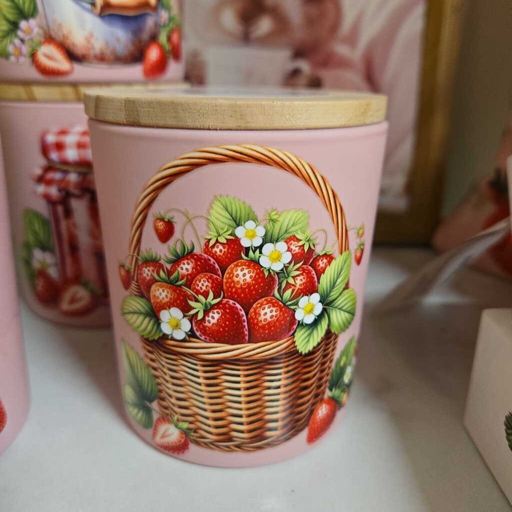 8oz Strawberry Shortcake Soy Candle