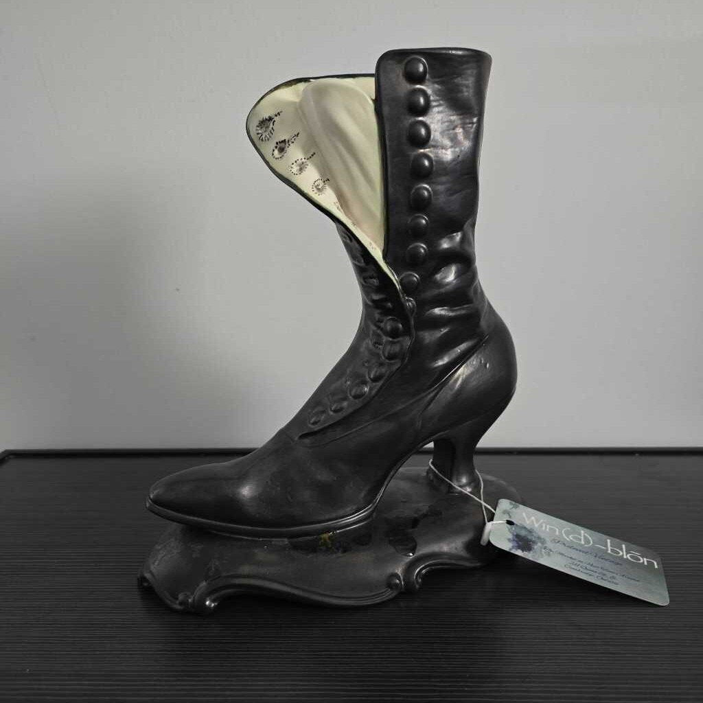 Vintage 1976 ATLANTIC MOLD Victorian Boot Vase