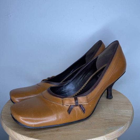 NINE WEST - BROWN LEATHER HEELS W/ BOW