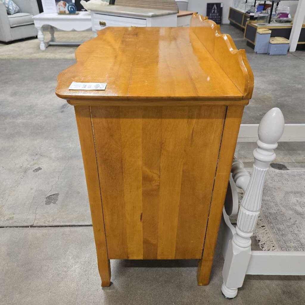 ANTIQUE 3 DRAWER DRESSER