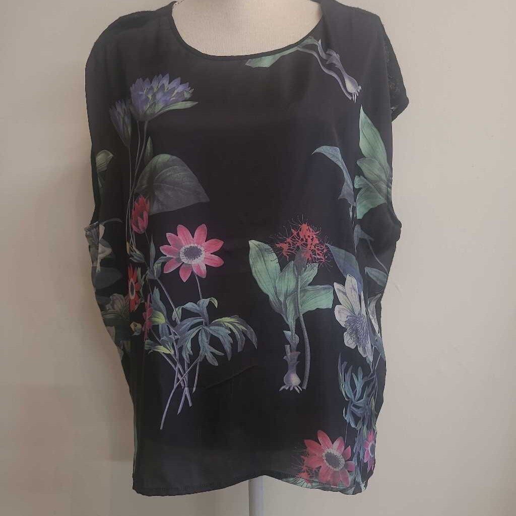 BLACK & FLORAL SLEEVELESS TOP