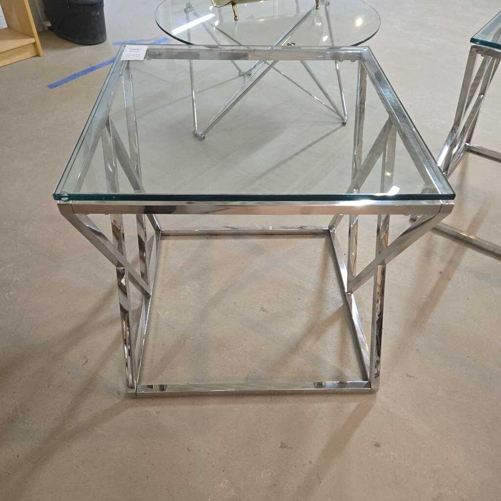 CALI ENDTABLE