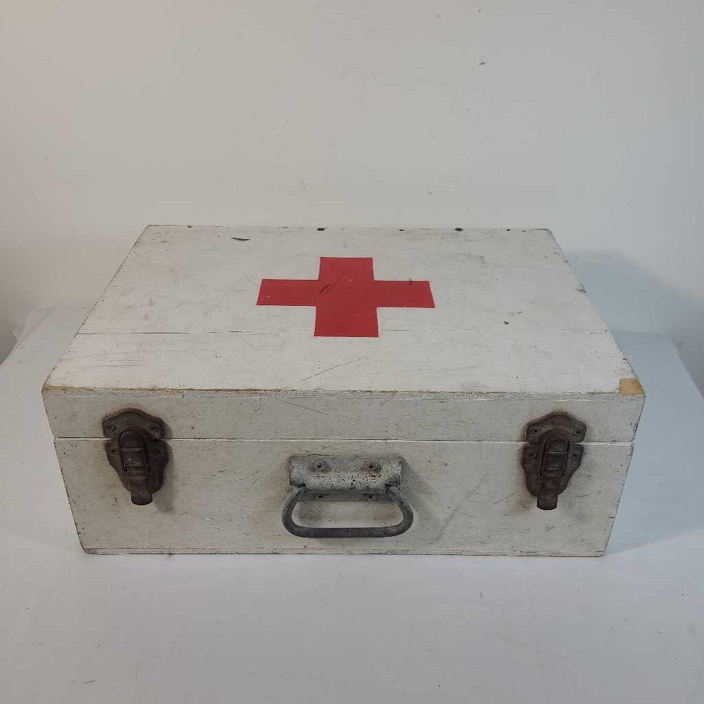 VTG WOODEN FIRST AID BOX