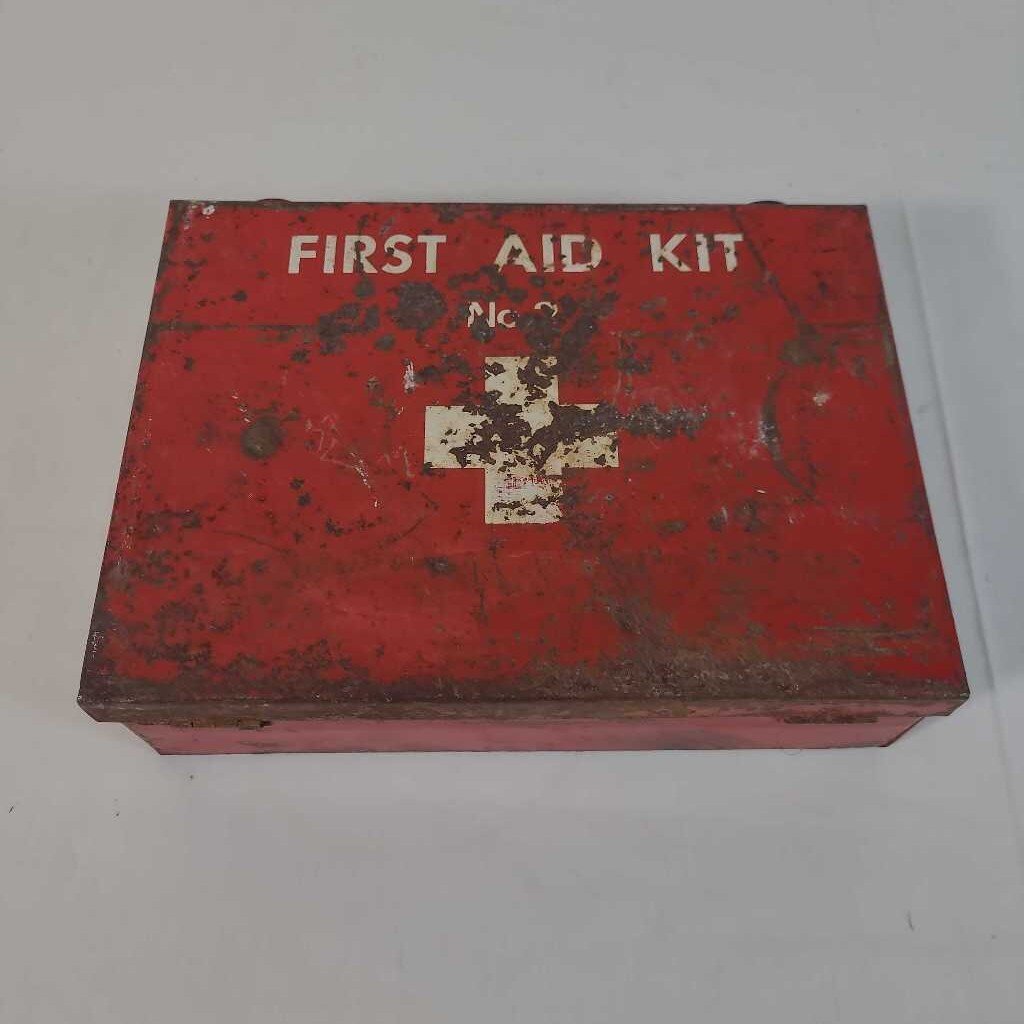 VTG METAL FIRST AID KIT