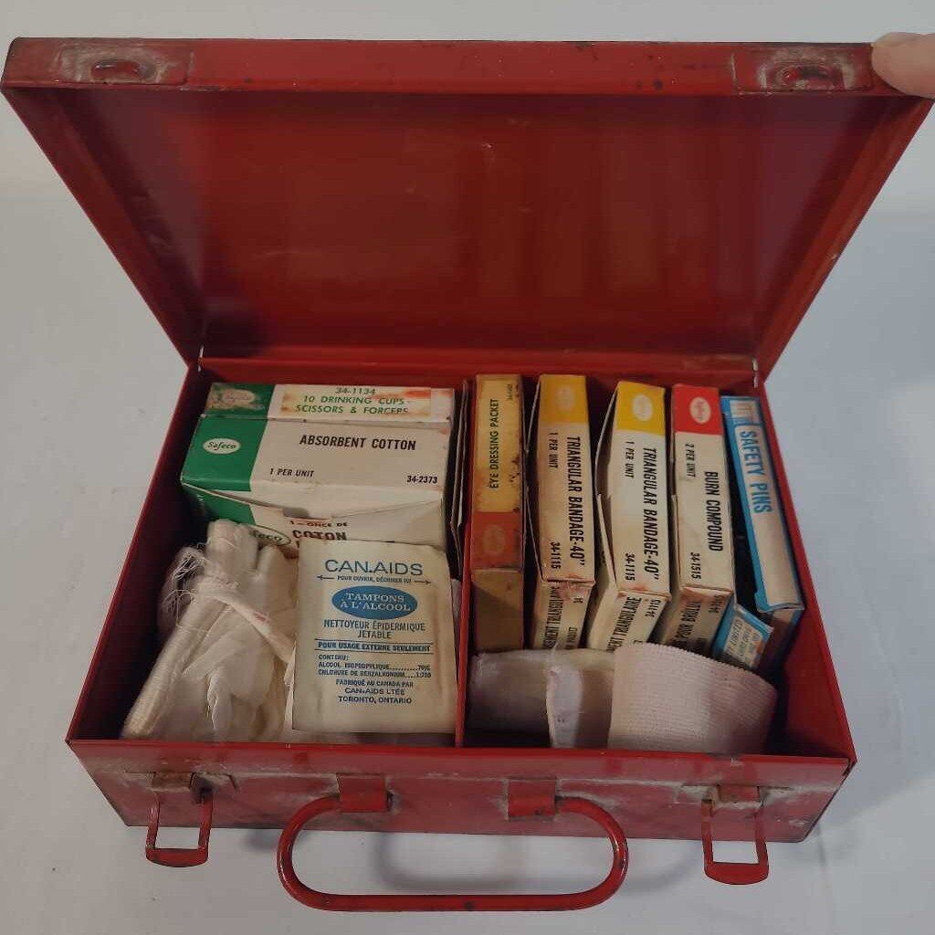 VTG METAL FIRST AID KIT