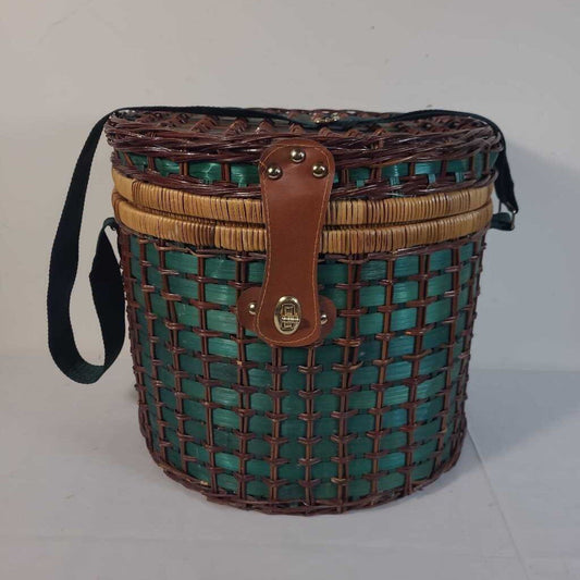 VTG WOVEN PICNIC BASKET