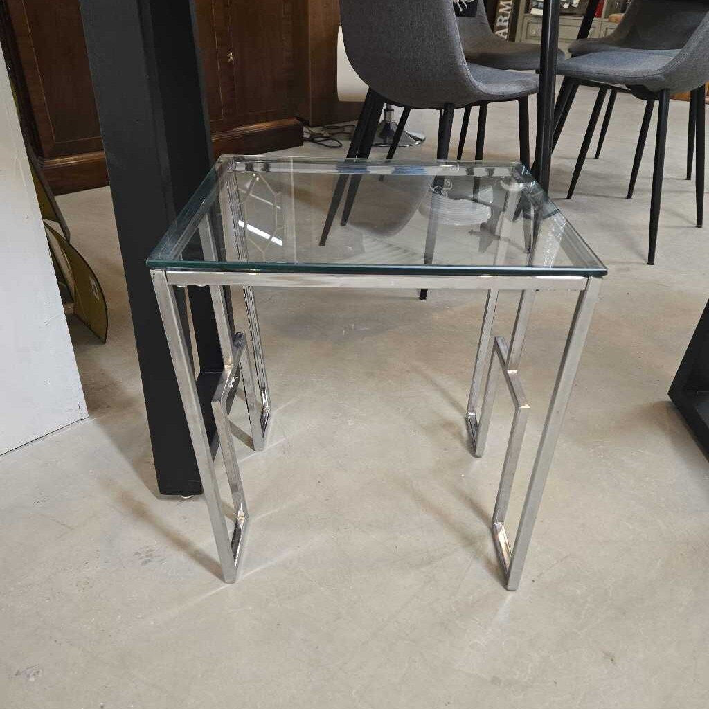 CRISTA END TABLE - LEG BENT IN