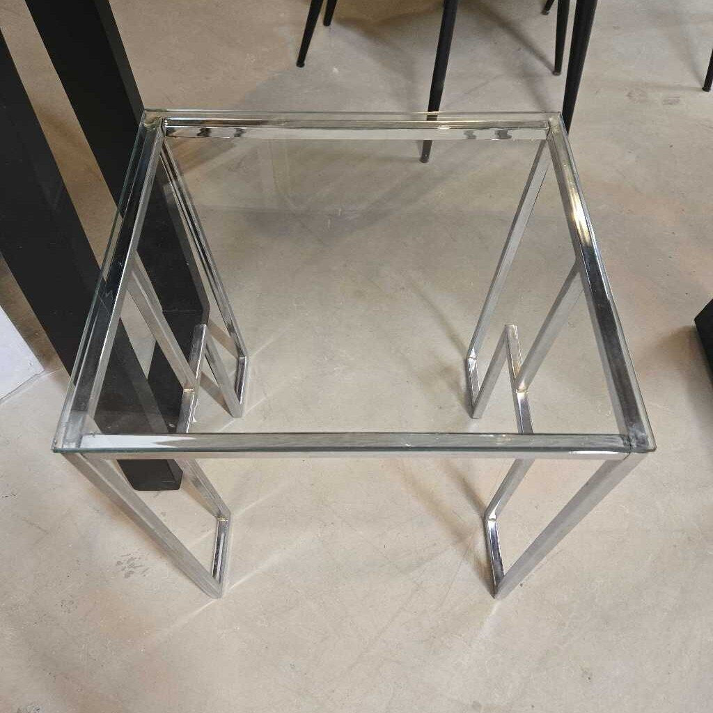 CRISTA END TABLE - LEG BENT IN