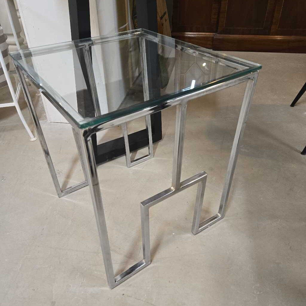 CRISTA END TABLE - LEG BENT IN