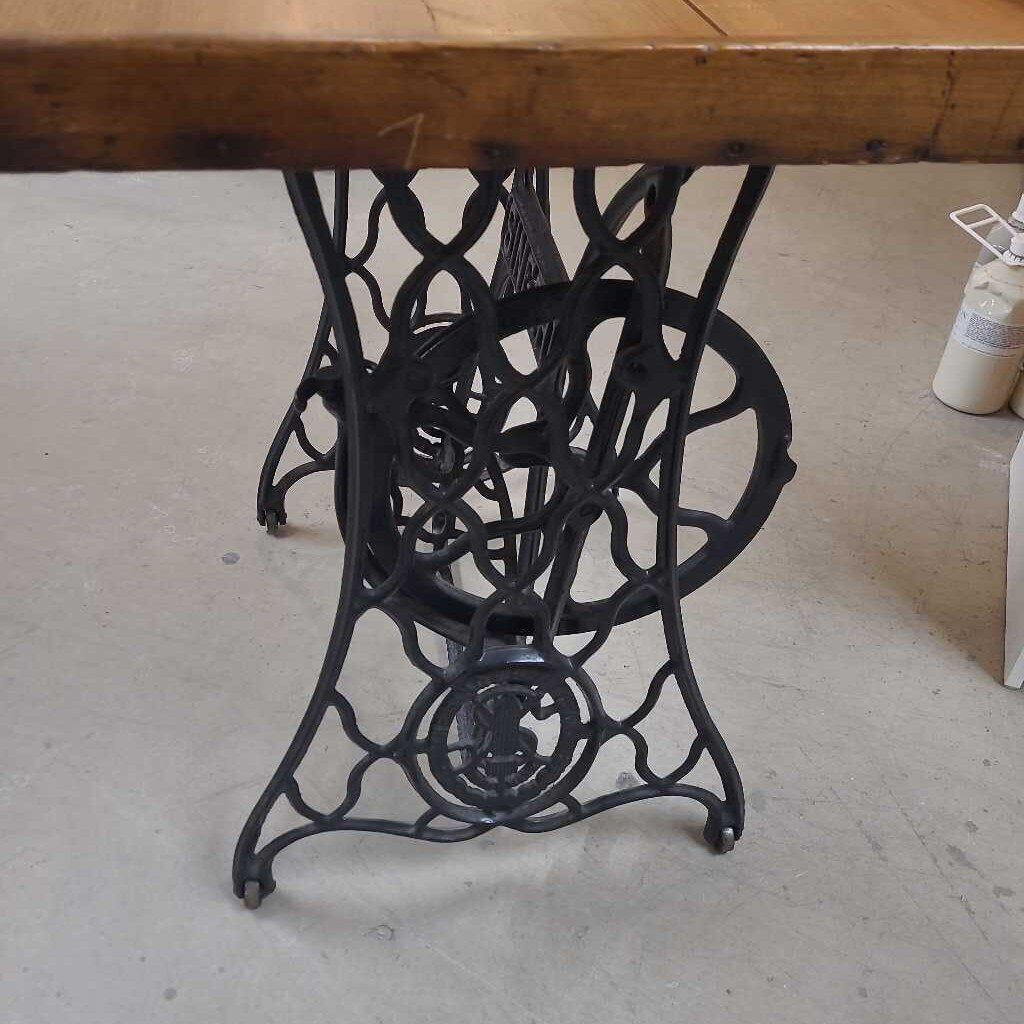 SINGER BASE W/VINTAGE DOUGH BOARD TOP