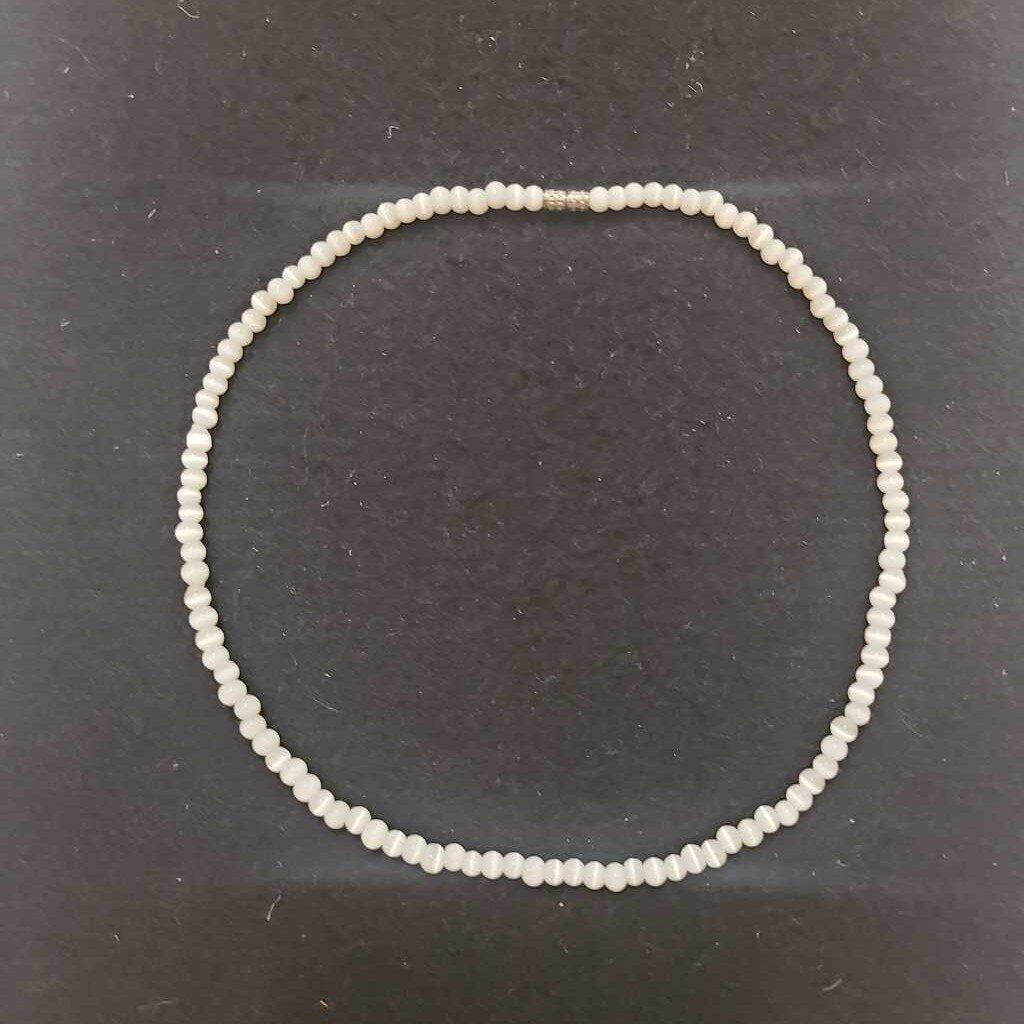WHITE GLASS BEAD CHOKER