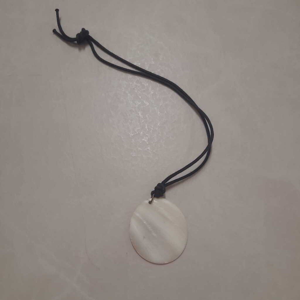 ROUND SHELL NECKLACE WITH BLACK CORD
