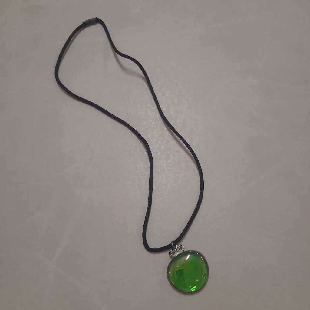 GREEN GLASS PENDANT NECKLACE BLK CORD