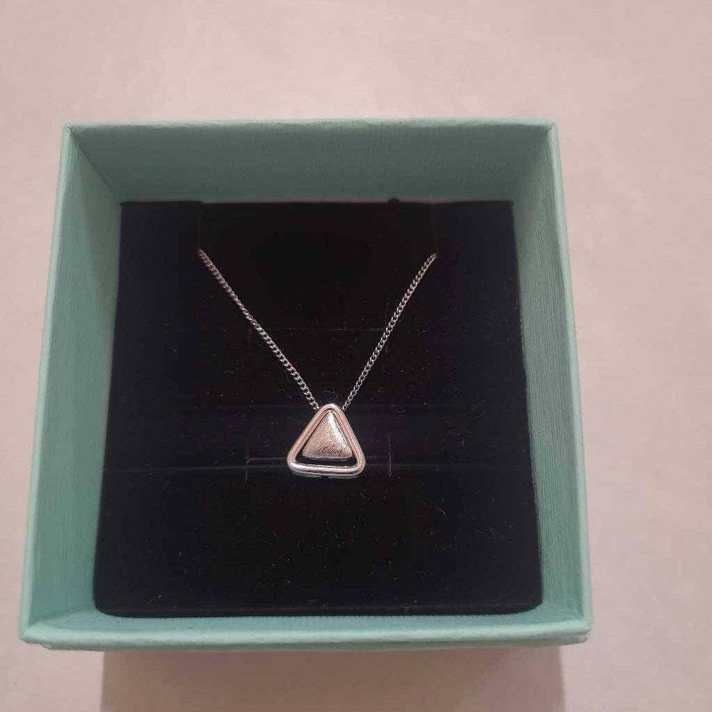 SILVER TRIANGLE NECKLACE