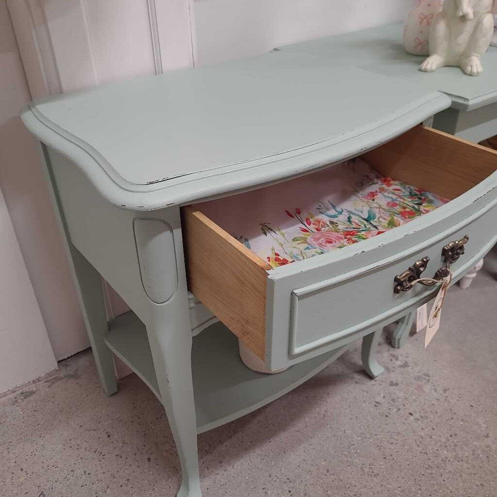 Vintage Accent Table/Drawer