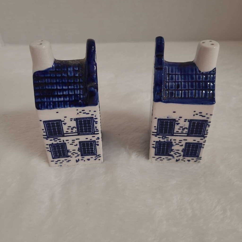 pair Dutch Salt and pepper