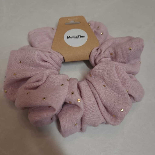 BLUSH GOLD DOT SCRUNCHIE
