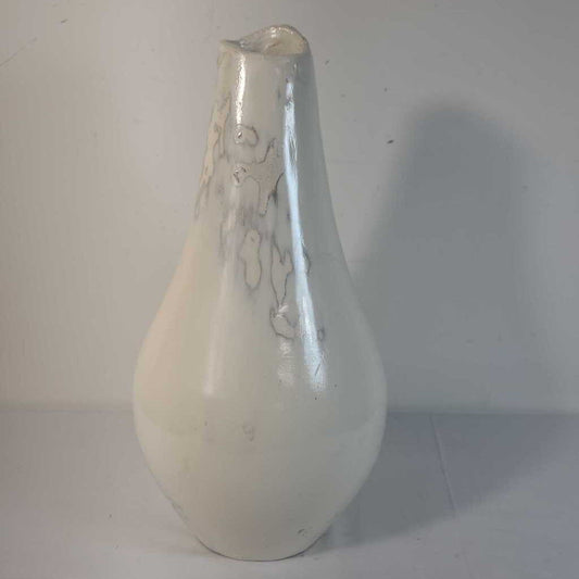 CREAM DISTRESSED VASE
