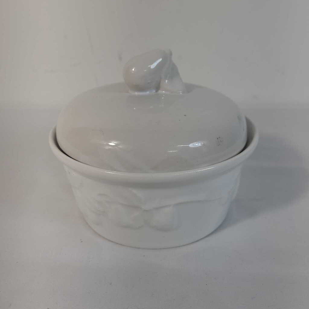 VTG WHITE CERAMIC FRUIT EMBOSSED LIDDED DISH