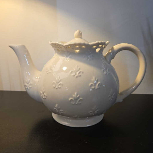 CREAM LACE SKYE MCGHIE TEAPOT