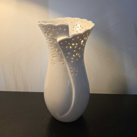 CREAM LACE SKYE MCGHIE VASE