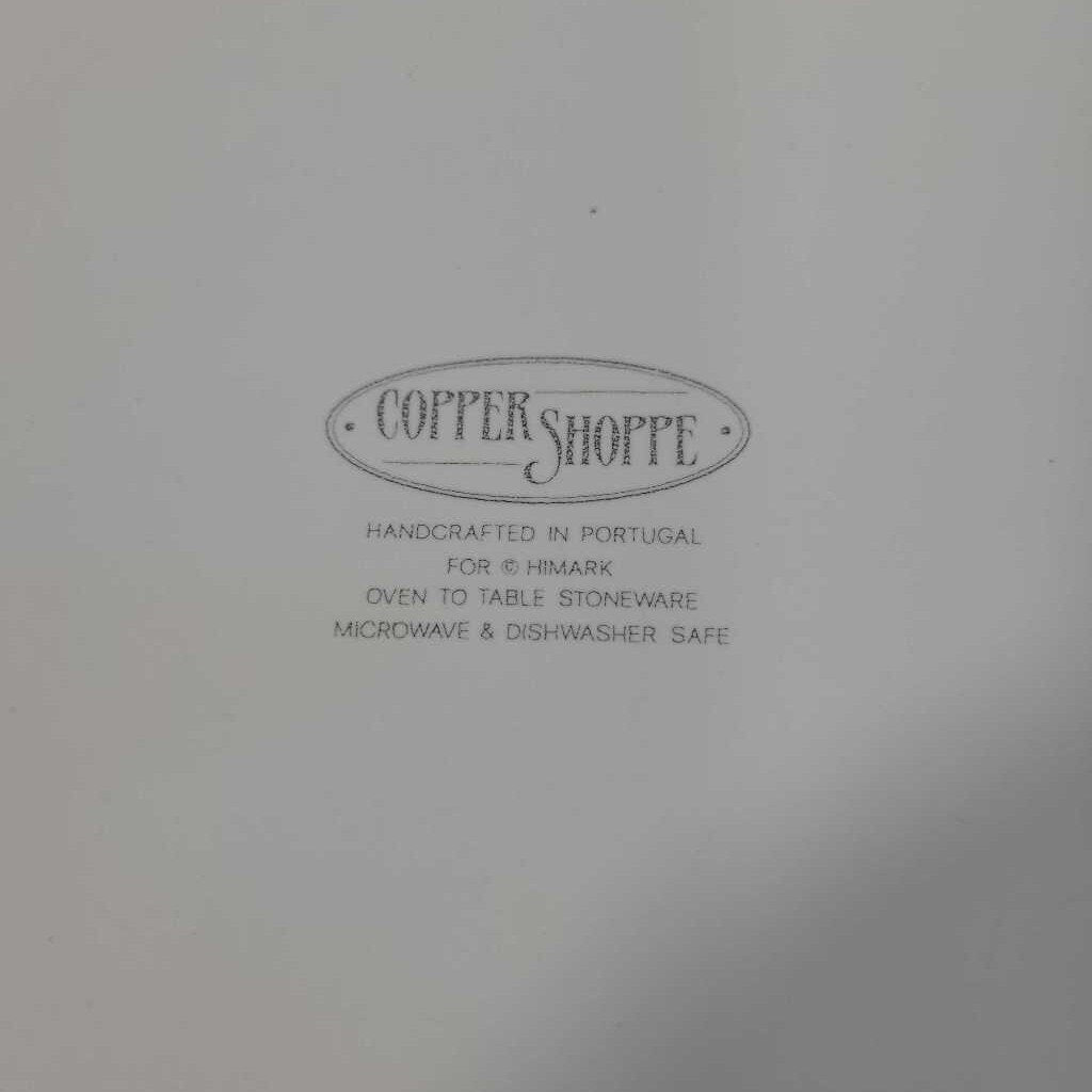 CERAMIC CASSEROLE DISH IN COPPER STAND