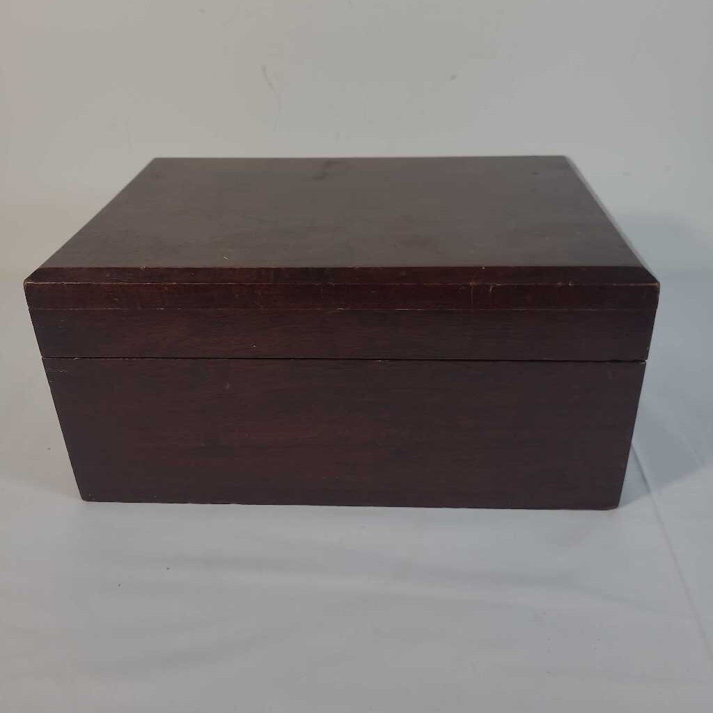 VTG WOOD LIDDED BOX