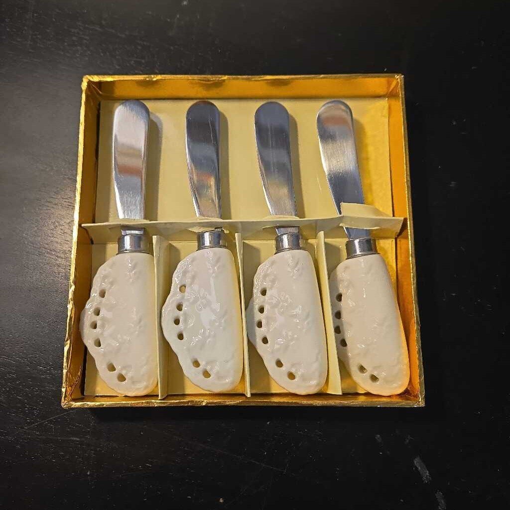 S/4 CHEESE SPREADERS