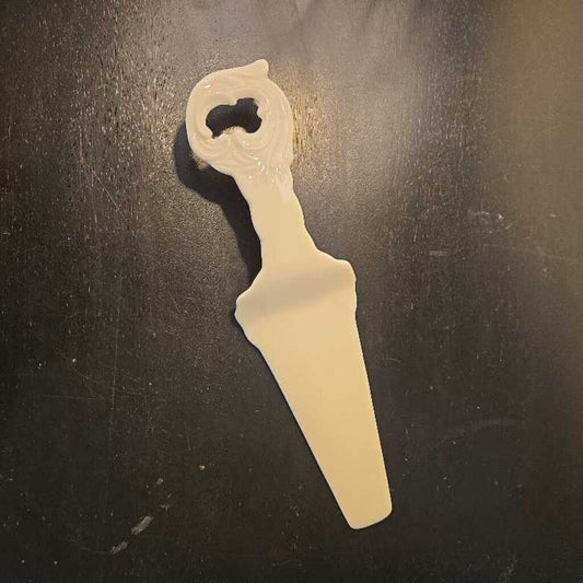 NOSTALGIA SKYE MCGHIE CAKE SERVER