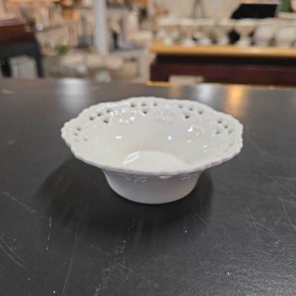 CREAM LACE SKYE MCGHIE ROUND TRINKET DISH