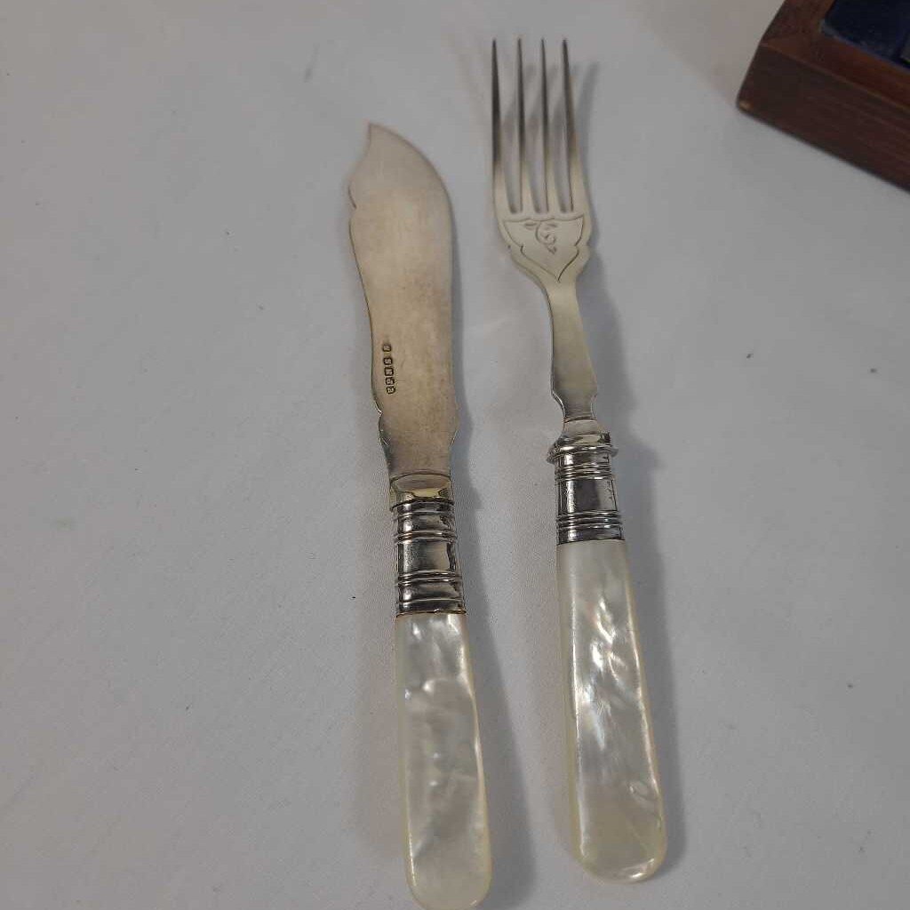 VTG MOTHER OF PEARL HANDLE SILVER 6 KNIFES & 6 FORKS, 3 EXTRA IN A CASE