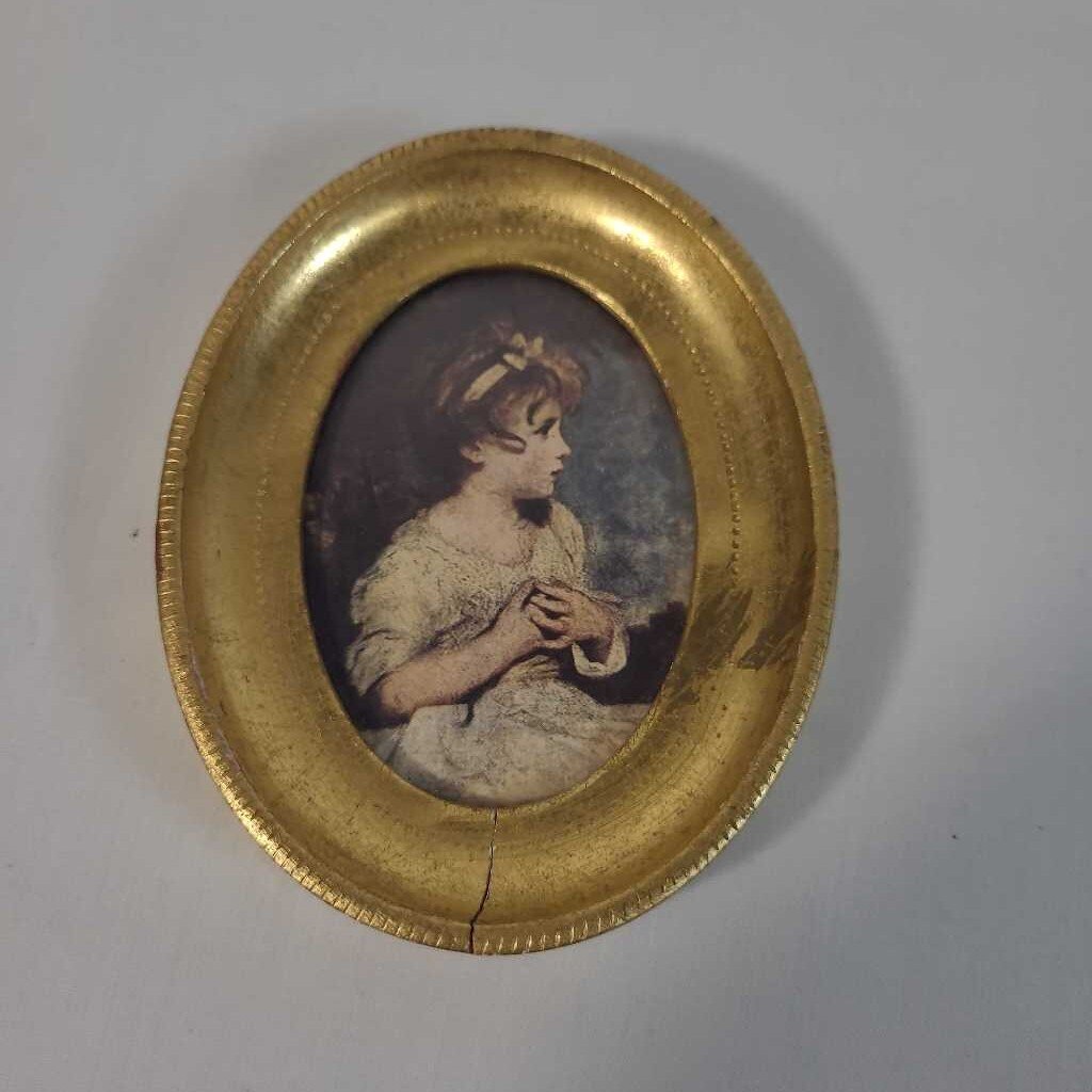 SM GOLD OVAL PICTURE