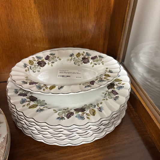 Myott Blue Flowers with Leaf Pattern 8 pc Set