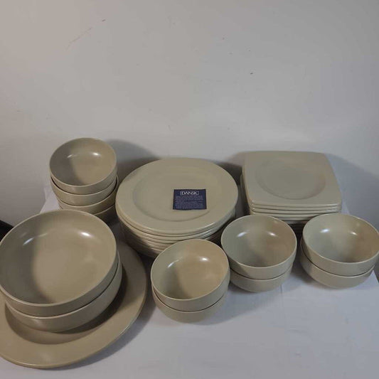 S/33 DANSK STUDIO LM DISHES