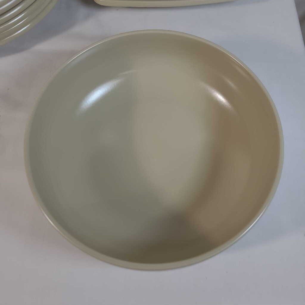 S/33 DANSK STUDIO LM DISHES