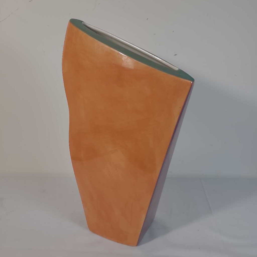 JOHN BERGEN ABSTRACT VASE