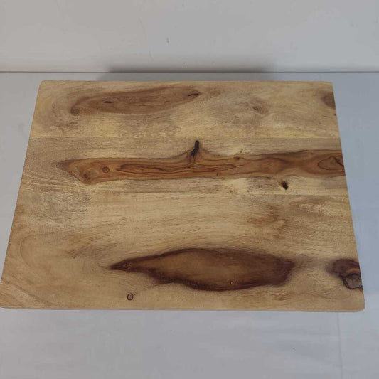 WOODEN CUTTING BOARD