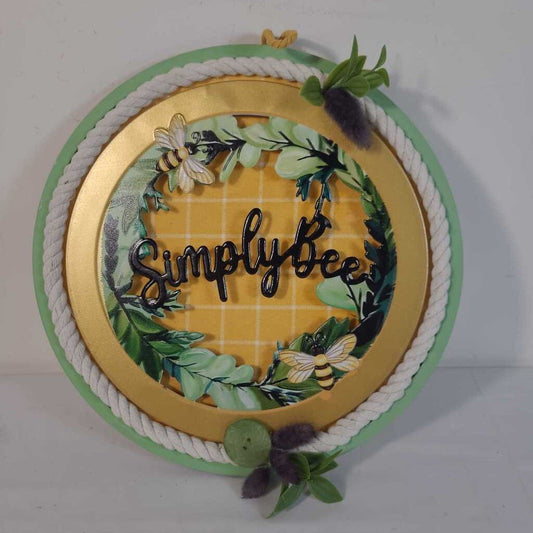 SIMPLY BEE WREATH