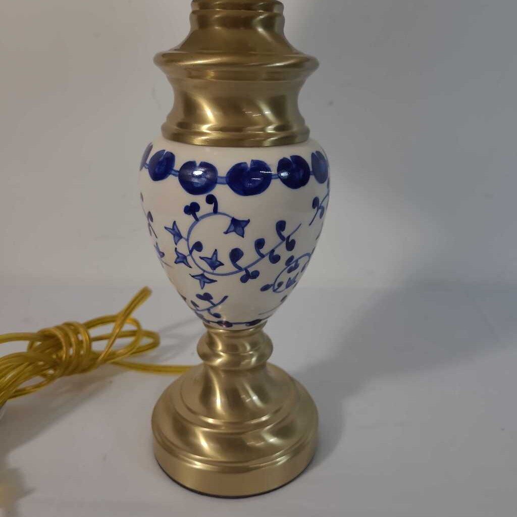 BLUE & WHITE TABLE LAMP W/GOLD BASE