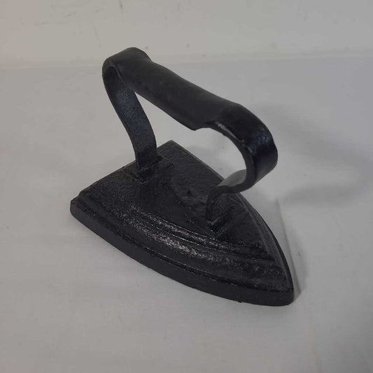 ANTIQUE CAST IRON SAD IRON