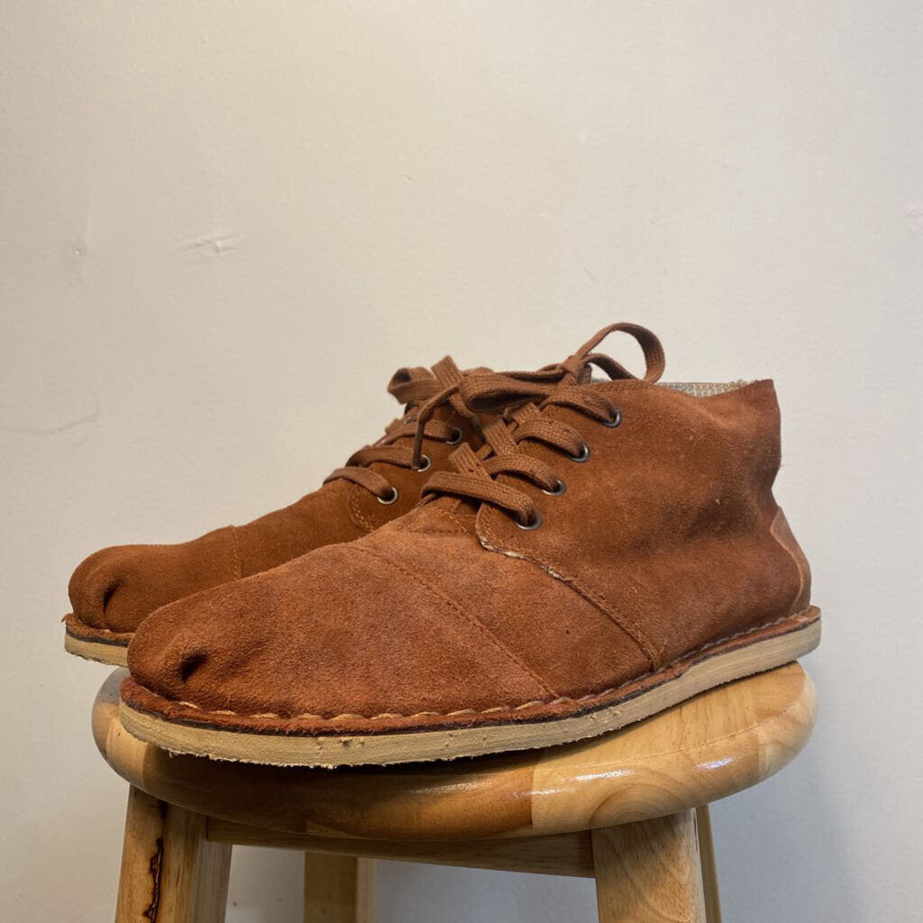 TOMS - TAN SUEDE BOOTS