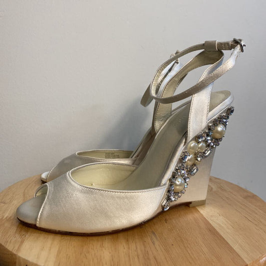 MENBUR - IVORY BEADED OPEN-TOED WEDGES