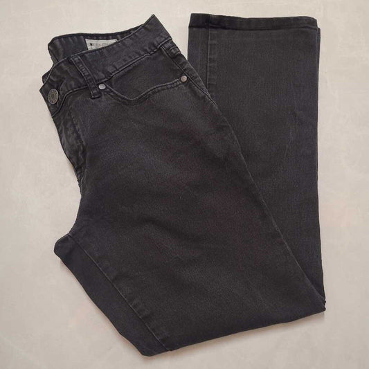 BLACK LOW RISE STRAIGHT JEANS