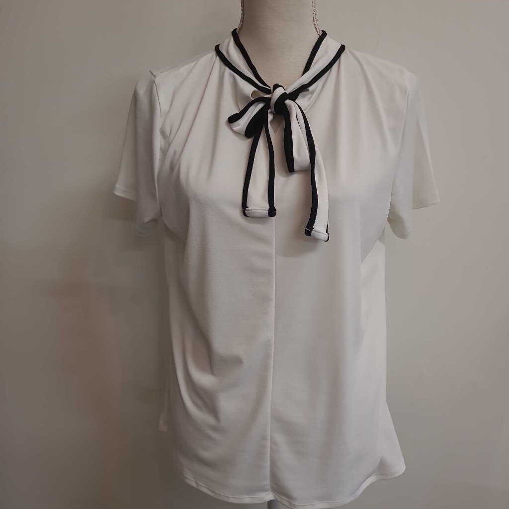 CREAM & BLACK TOP WITH BOW